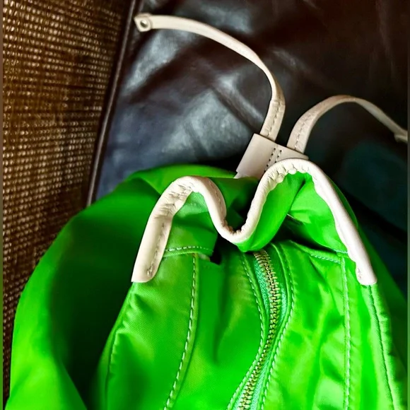Kate Spade Green Tote - Looks New! Incredible Piece With No Signs Of Wear! - Picture 9 of 13